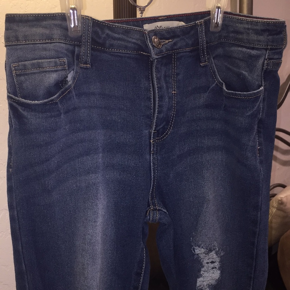 Distressed skinny jeans. Size 9. 👖